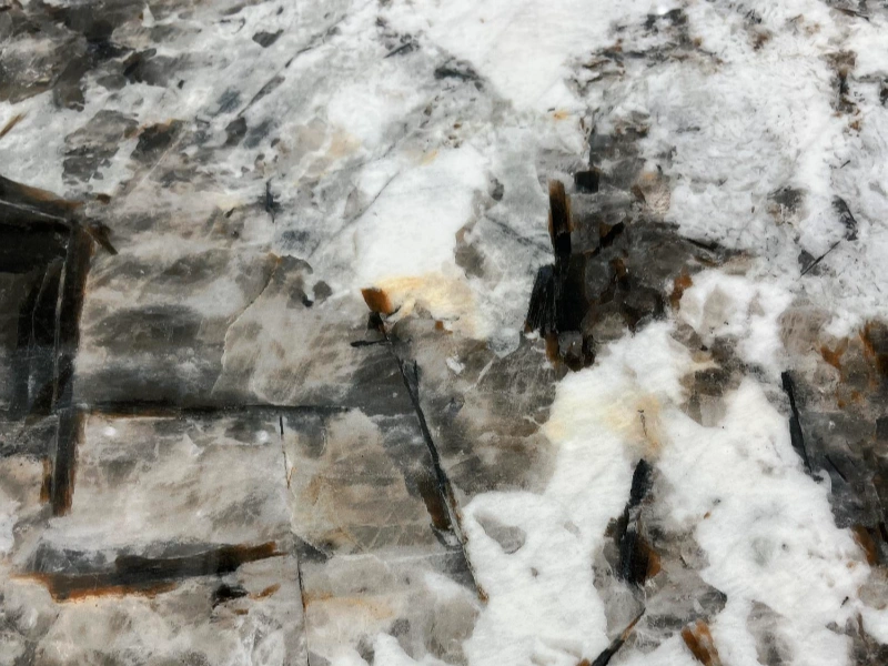 BNL1632561L AMBER ICE CRYSTALS