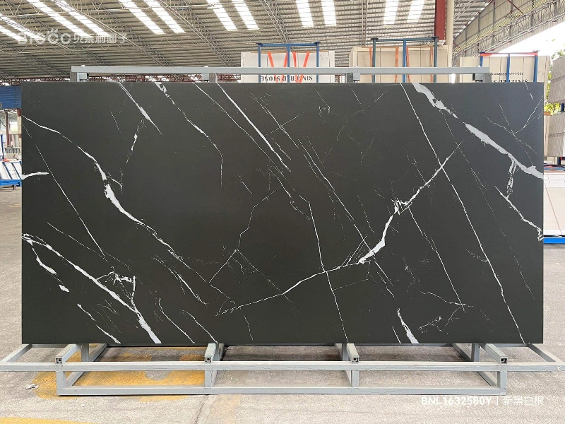 BNL1632580Y NEW BLACK AND WHITE ROOTS