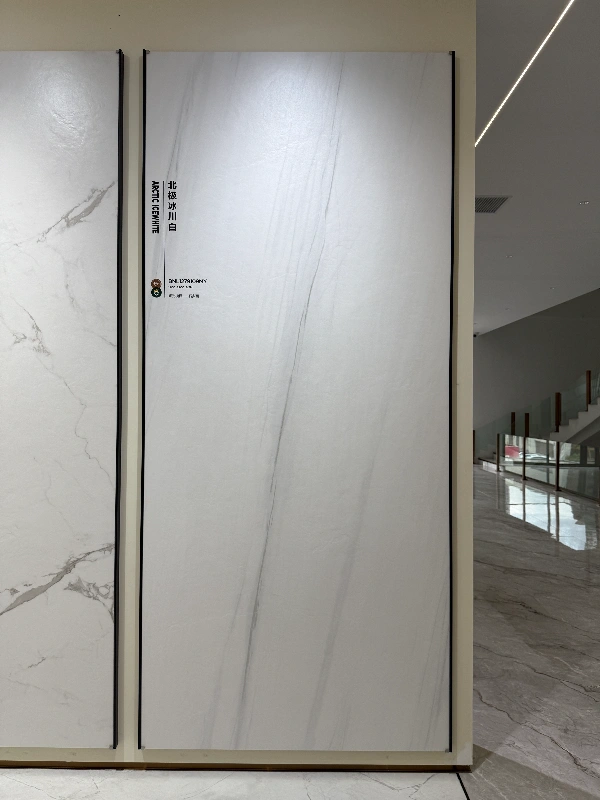 BNL1279109MY ARCTIC GLACIER WHITE