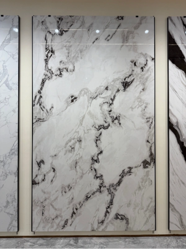 H18322CR158G FENDI WHITE